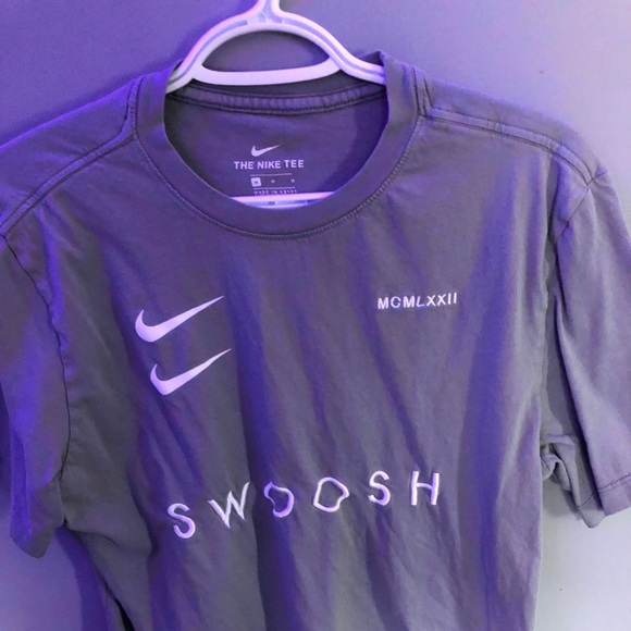Nike SWOOSH Tee - Picture 1 of 2